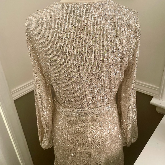 Barton ❤️ Sequins Belissa A-Line Wrap Mini Dress - Picture 7 of 12